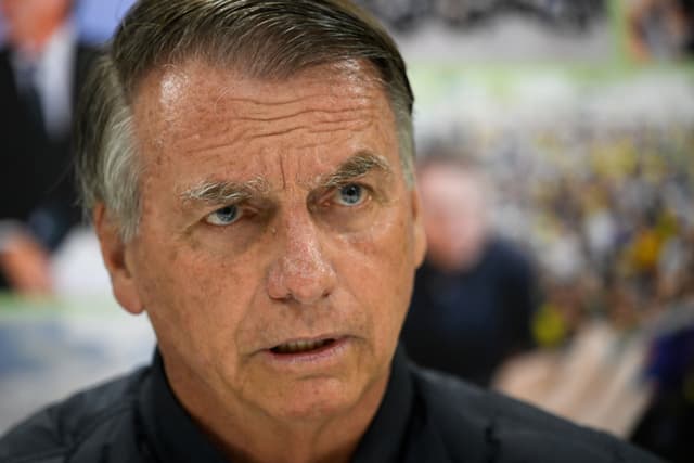 Jair Bolsonaro concede entrevista após sua situação política gerar divisão na opinião pública brasileira. Reprodução: Reuters.