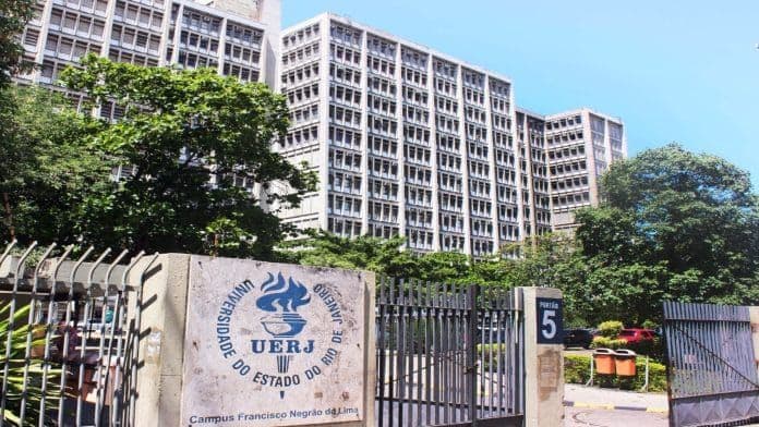 Estudantes da Uerj se preparam para competir no torneio internacional de engenharia aeroespacial. Reprodução: Diário do Rio