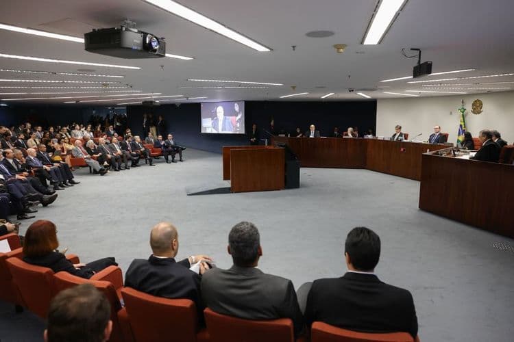 STF Decide Manter Julgamento de Denúncia Contra Bolsonaro