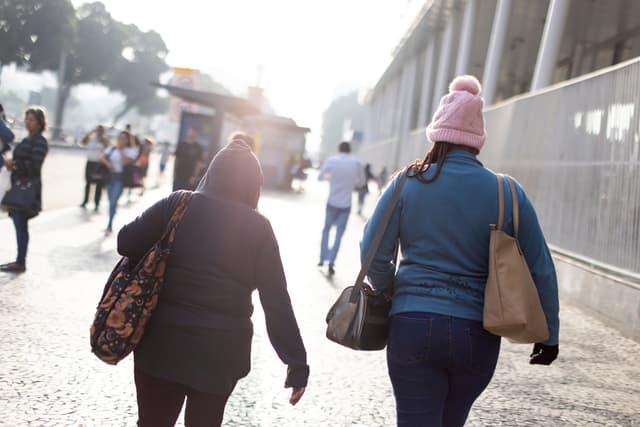Frente fria trouxe queda acentuada nas temperaturas e chuva para o Rio de Janeiro neste fim de semana.; Reprodução: Globo