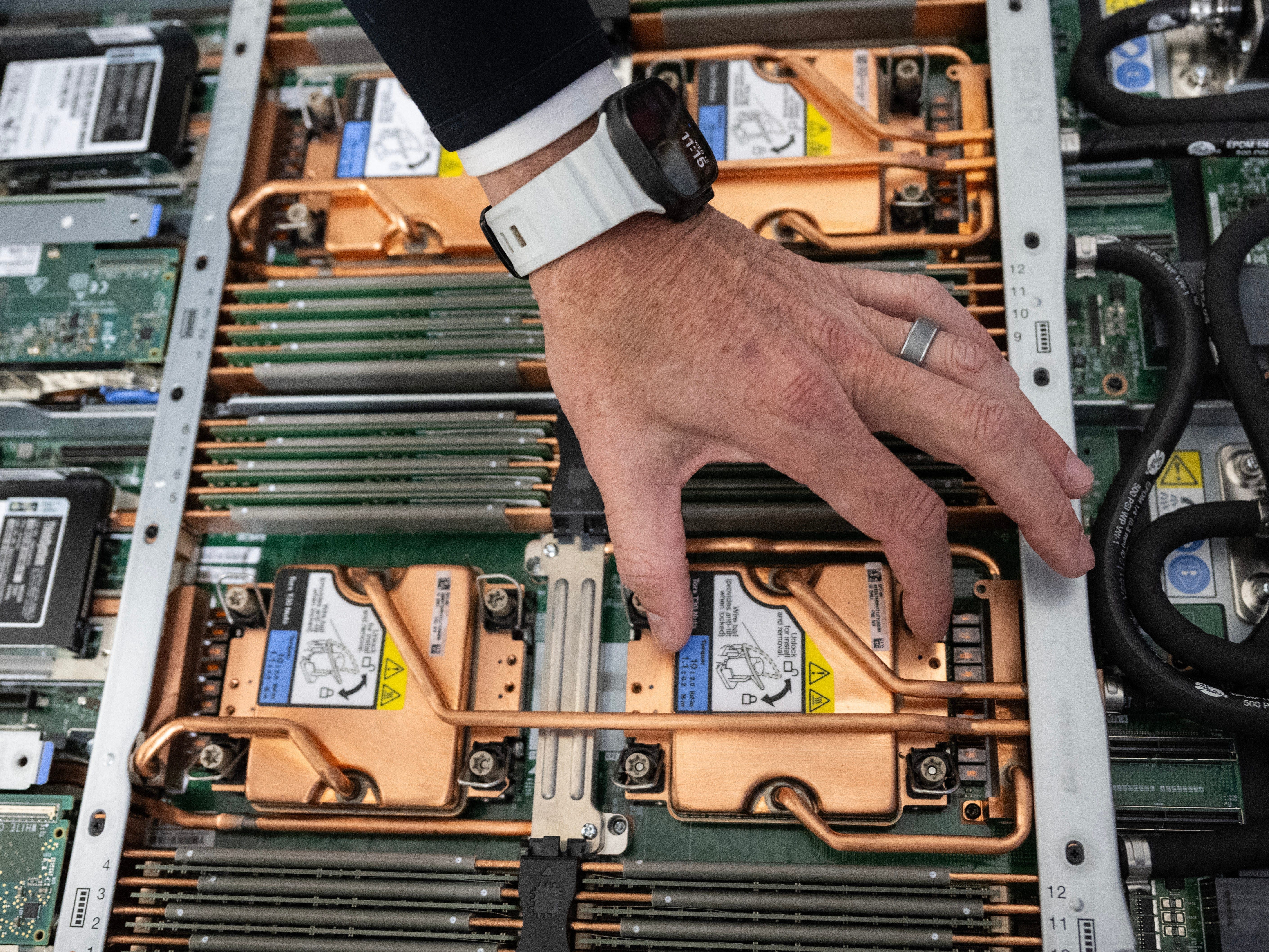 IA pode desencadear a 'vingança dos dinossauros' enquanto gigantes corporativos aumentam lucros. Reprodução: Businessinsider