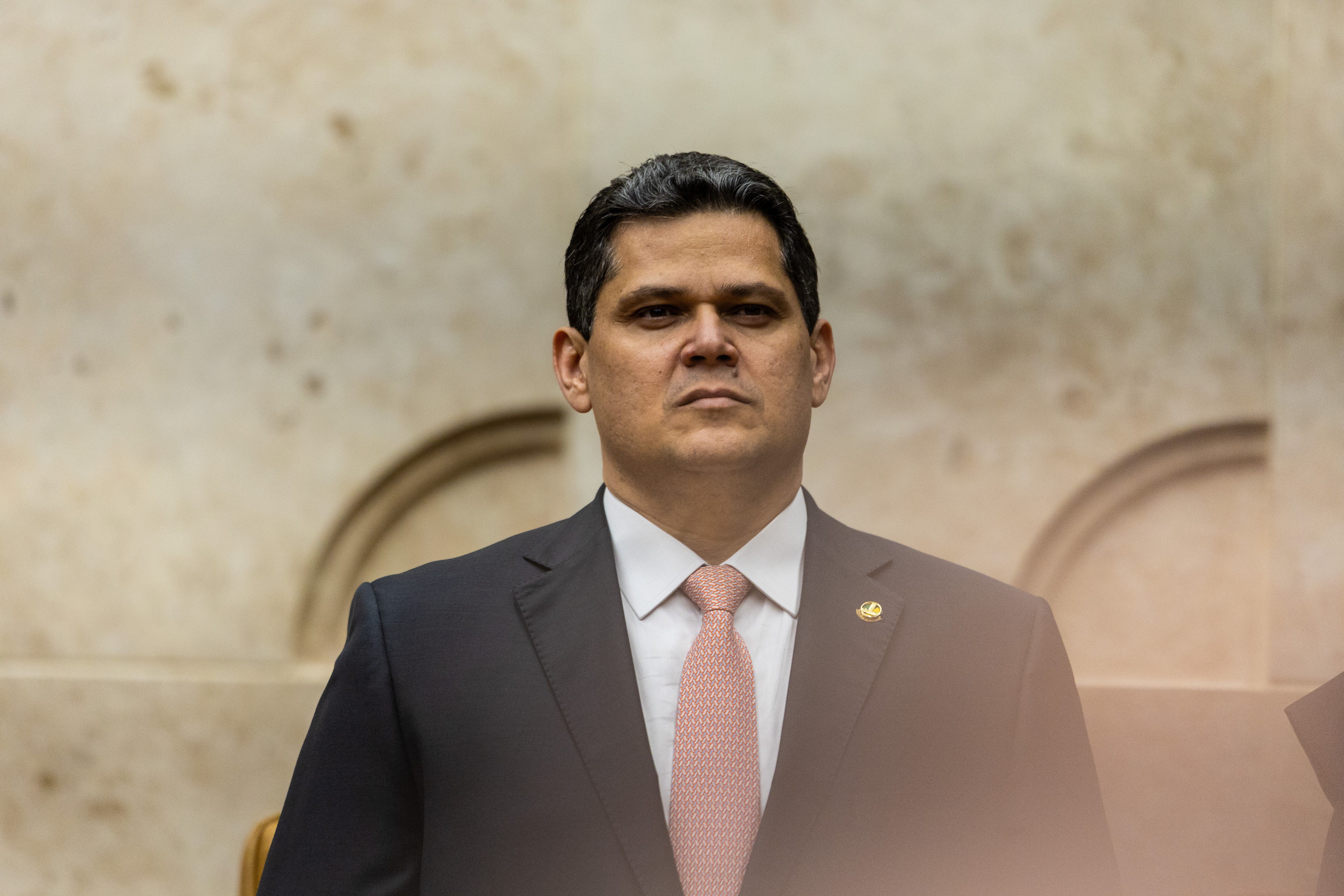 [Alcolumbre encomenda dossiê sobre caso Lulinha na CPI do INSS e aguarda parecer do Senado]. Reprodução: Oglobo