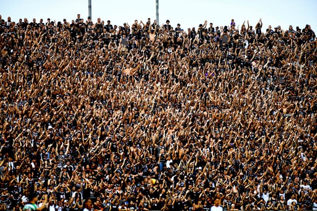 [Torcida organizada do Corinthians na semifinal da Copa do Brasil]. Reprodução: Ge